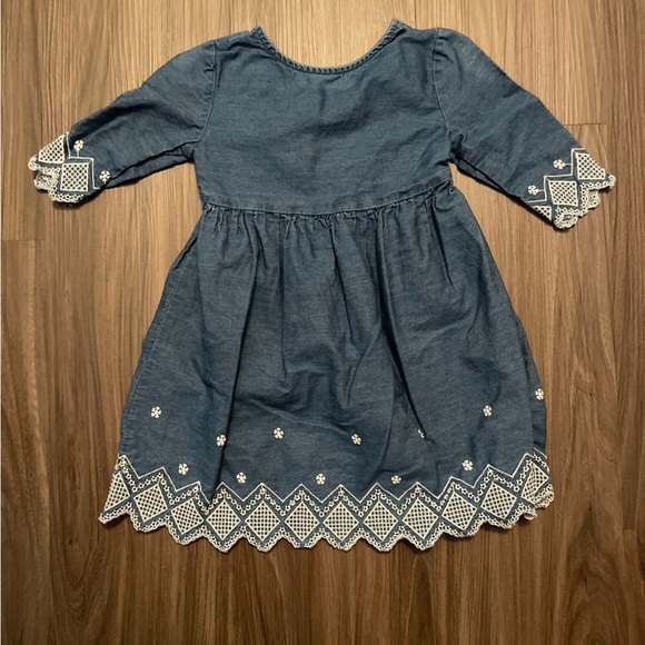 Old Navy Blue Denim Chambray Kids Dress with White Embroidery detail size 2T - Picture 5 of 6